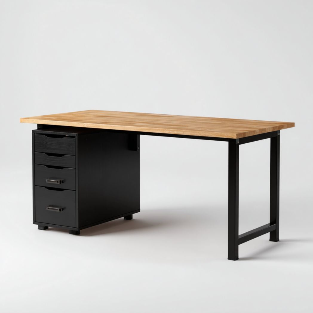 Scrivania da ufficio con piano in legno chiaro e doppia fila di cassetti